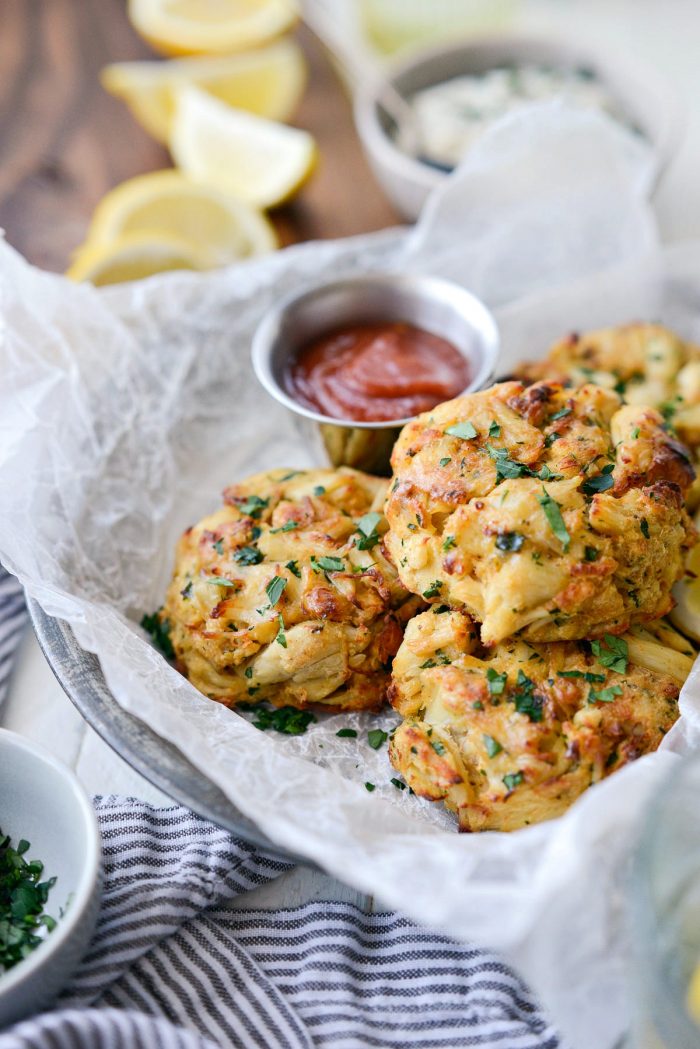 Crispy Baked Maryland Crab Cakes l SimplyScratch.com #lumpcrab #seafood #crabcakes #bluecrab #lunch #tartarsauce #homemade #healthy