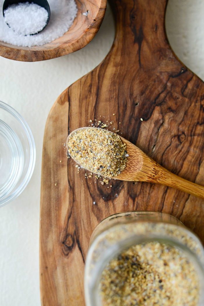 Homemade Lemon Pepper Seasoning l SimplyScratch.com #homemade #lemonpepper #seasoning #fromscratch #diy #spices