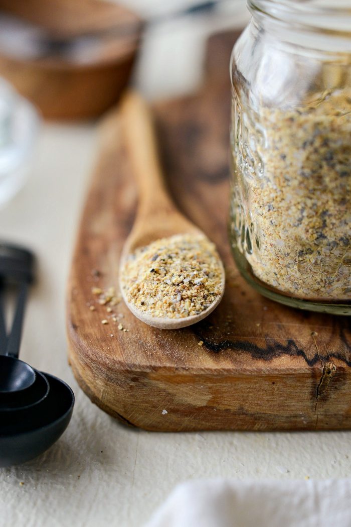 Homemade Lemon Pepper Seasoning l SimplyScratch.com #homemade #lemonpepper #seasoning #fromscratch #diy #spices