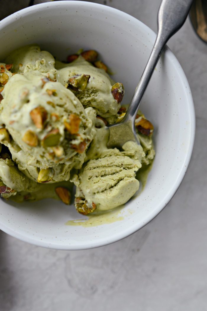 No-Churn Pistachio Ice Cream l SimplyScratch.com #nochurn #icecream #pistachio #nut #easy #dessert