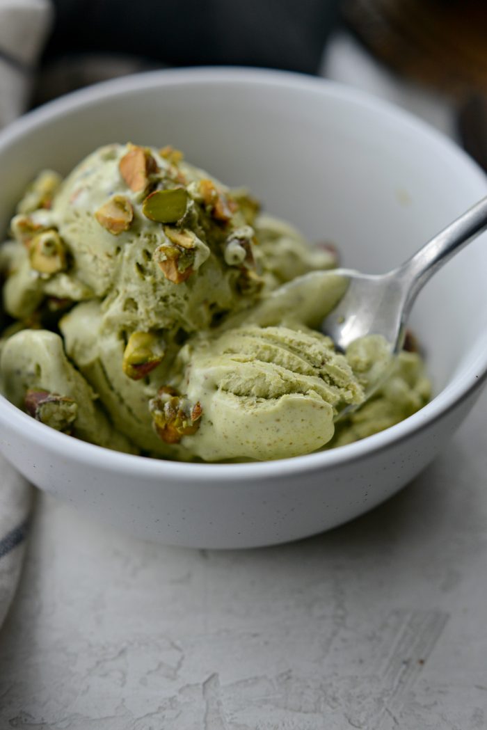 No-Churn Pistachio Ice Cream l SimplyScratch.com #nochurn #icecream #pistachio #nut #easy #dessert