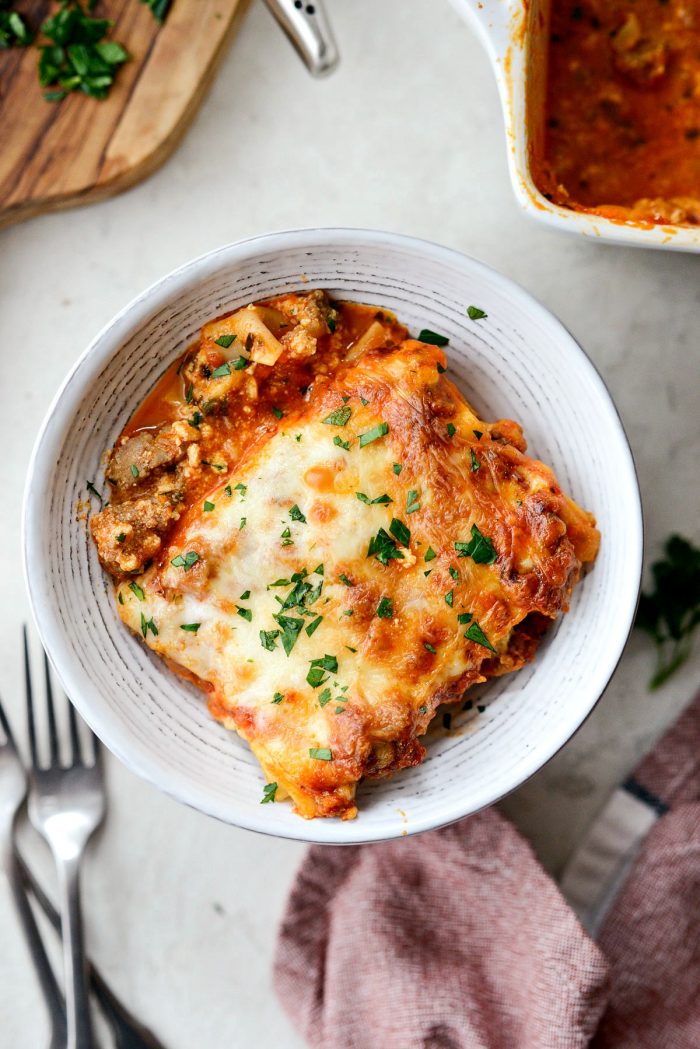 Small Batch Lasagna l SimplyScratch.com #easy #smallbatch #lasagna #dinner #pasta #bakedpasta #recipe