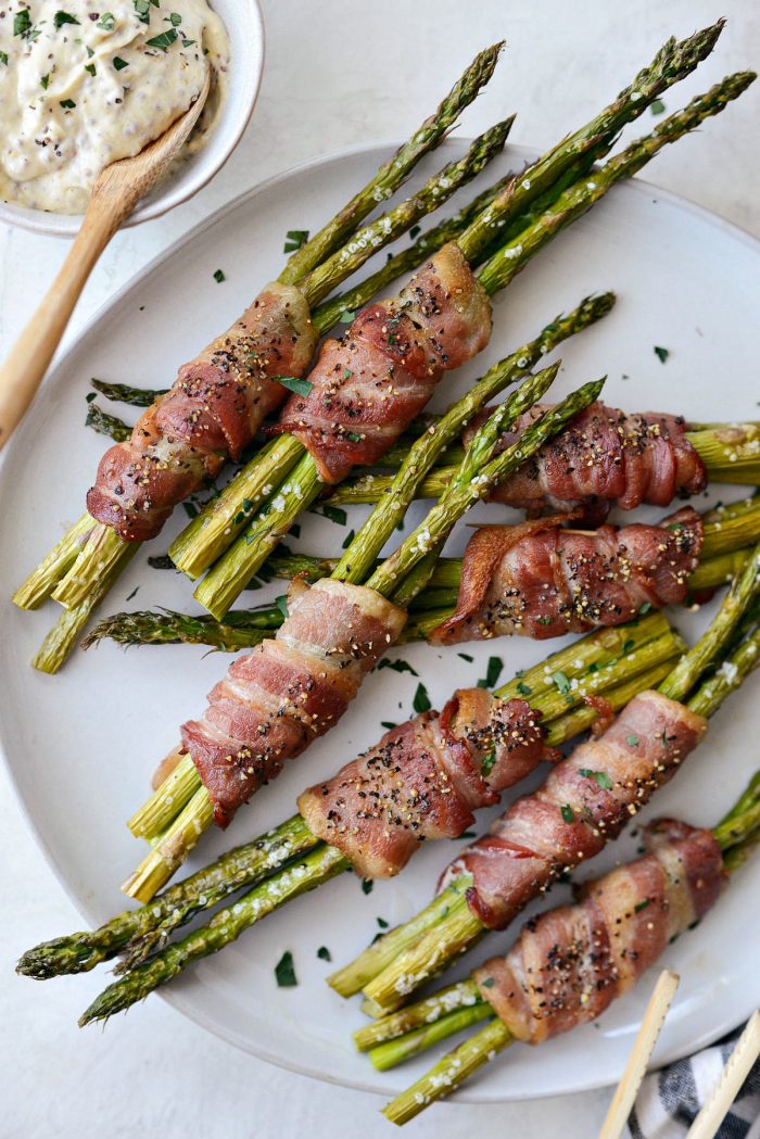 Bacon Wrapped Asparagus Bundles l SimplyScratch.com #bacon #asparagus #easter #sidedish #brunch #mustarddip #easy #recipe