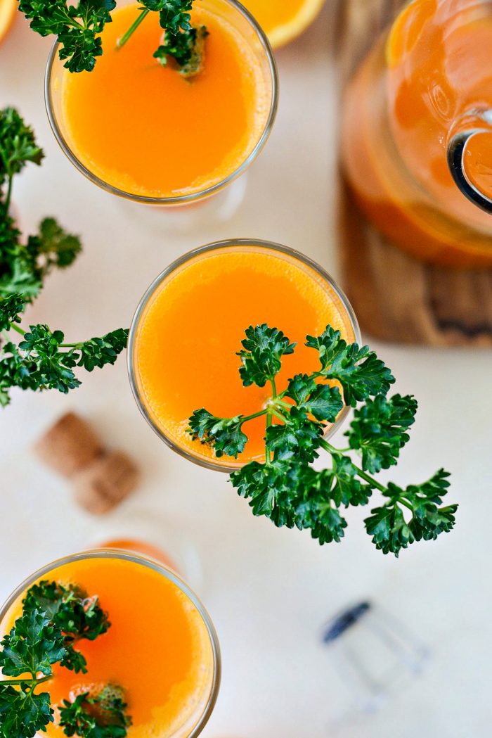 Carrot Orange Mimosas l SimplyScratch.com #easter #brunch #spring #adultbeverage #carrot #orange #champagne #prosecco #sparklingwine #mimosa