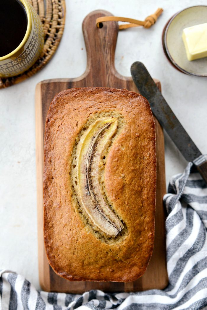 Classic Banana Bread Recipe l SimplyScratch.com #banana #classic #bananabread #recipe #homemade #fromscratch