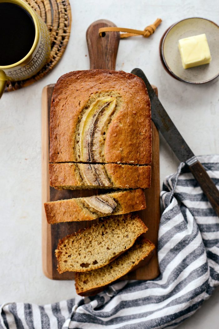 Classic Banana Bread Recipe l SimplyScratch.com #banana #classic #bananabread #recipe #homemade #fromscratch