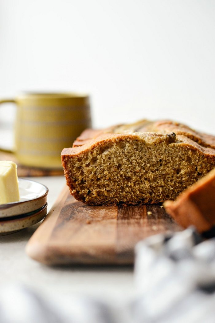 Classic Banana Bread Recipe l SimplyScratch.com #banana #classic #bananabread #recipe #homemade #fromscratch