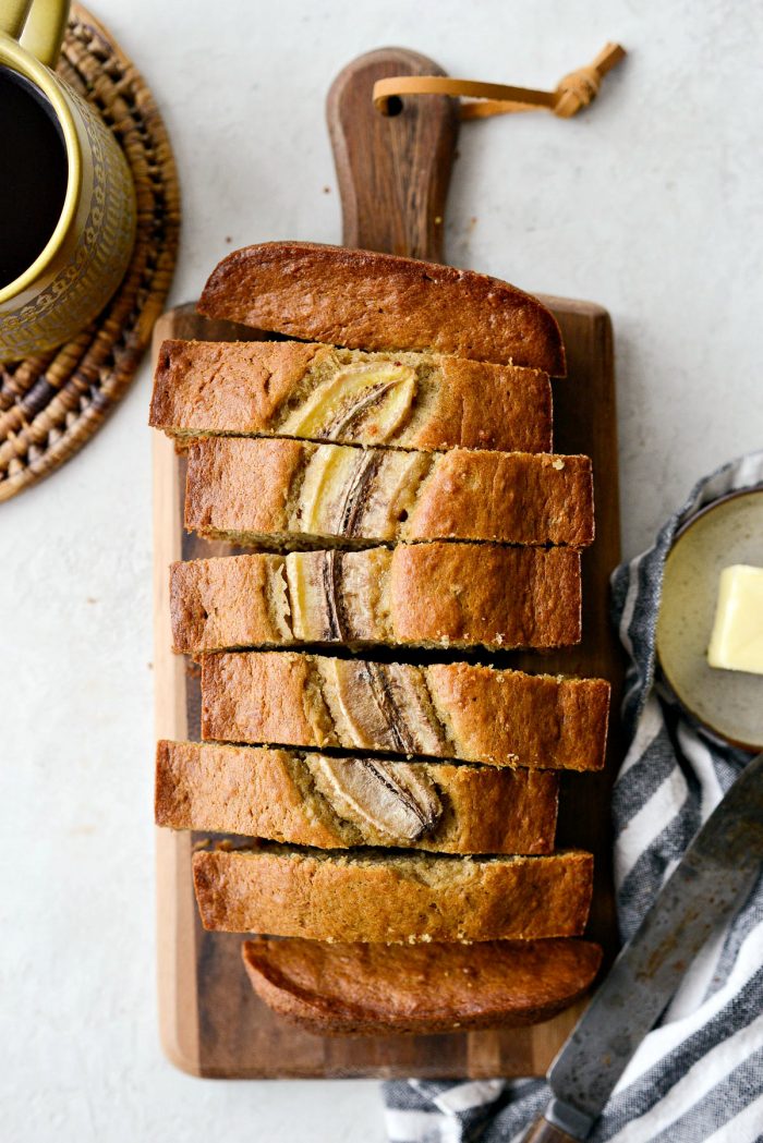 Classic Banana Bread Recipe l SimplyScratch.com #banana #classic #bananabread #recipe #homemade #fromscratch