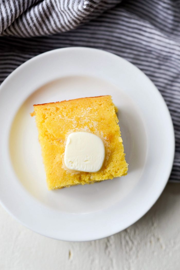 Your Basic Cornbread Recipe l SimplyScratch.com #basic #cornbread #homemade #fromscratch #buttermilk #easy