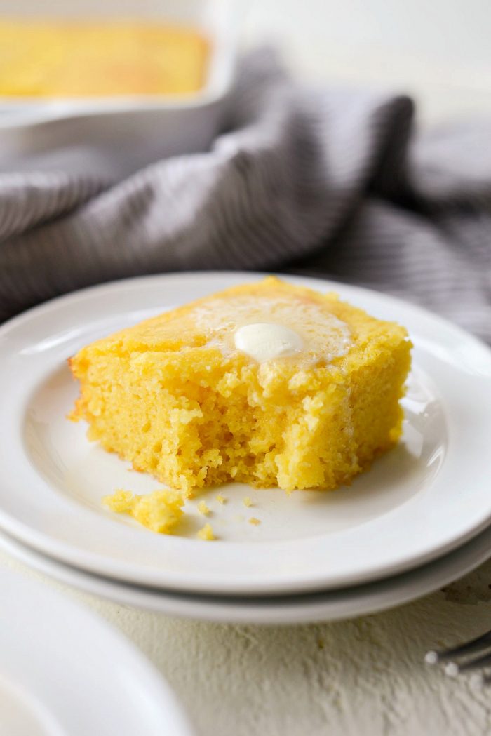 Your Basic Cornbread Recipe l SimplyScratch.com #basic #cornbread #homemade #fromscratch #buttermilk #easy