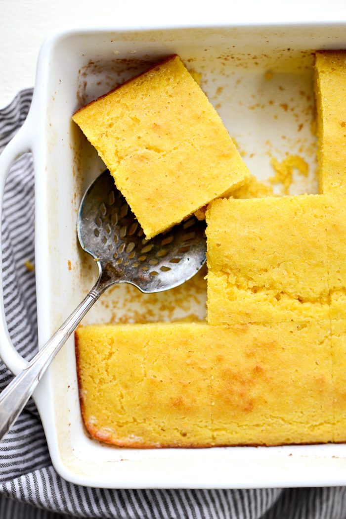 Your Basic Cornbread Recipe l SimplyScratch.com #basic #cornbread #homemade #fromscratch #buttermilk #easy