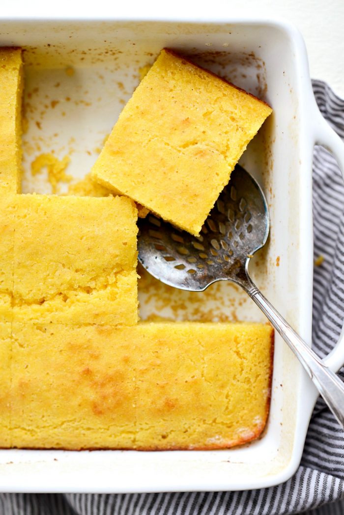 Your Basic Cornbread Recipe l SimplyScratch.com #basic #cornbread #homemade #fromscratch #buttermilk #easy