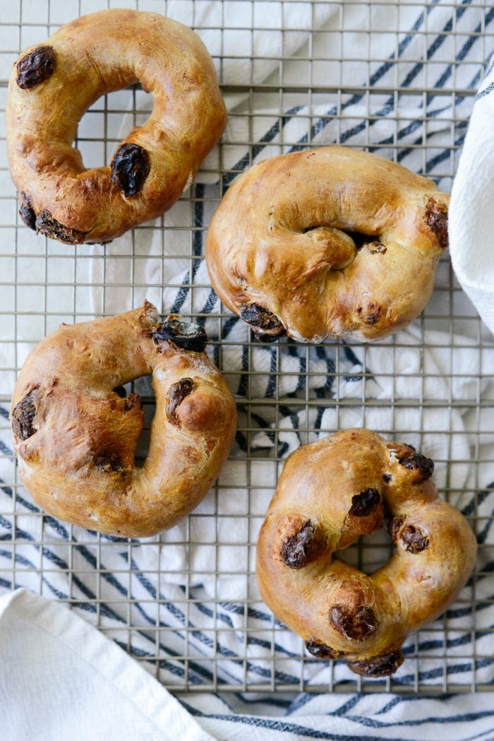 bagels on wire rack.