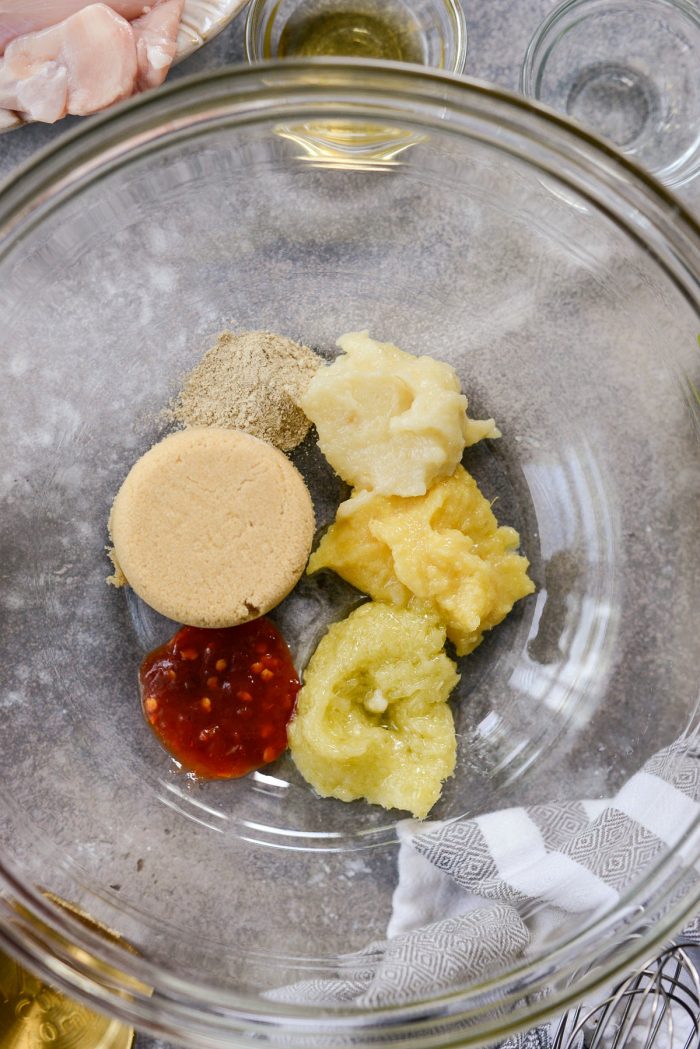 sugar, white pepper, garlic, ginger, lemongrass and chili paste in bowl.