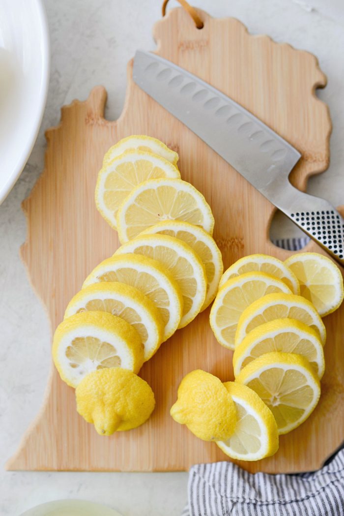 sliced lemons