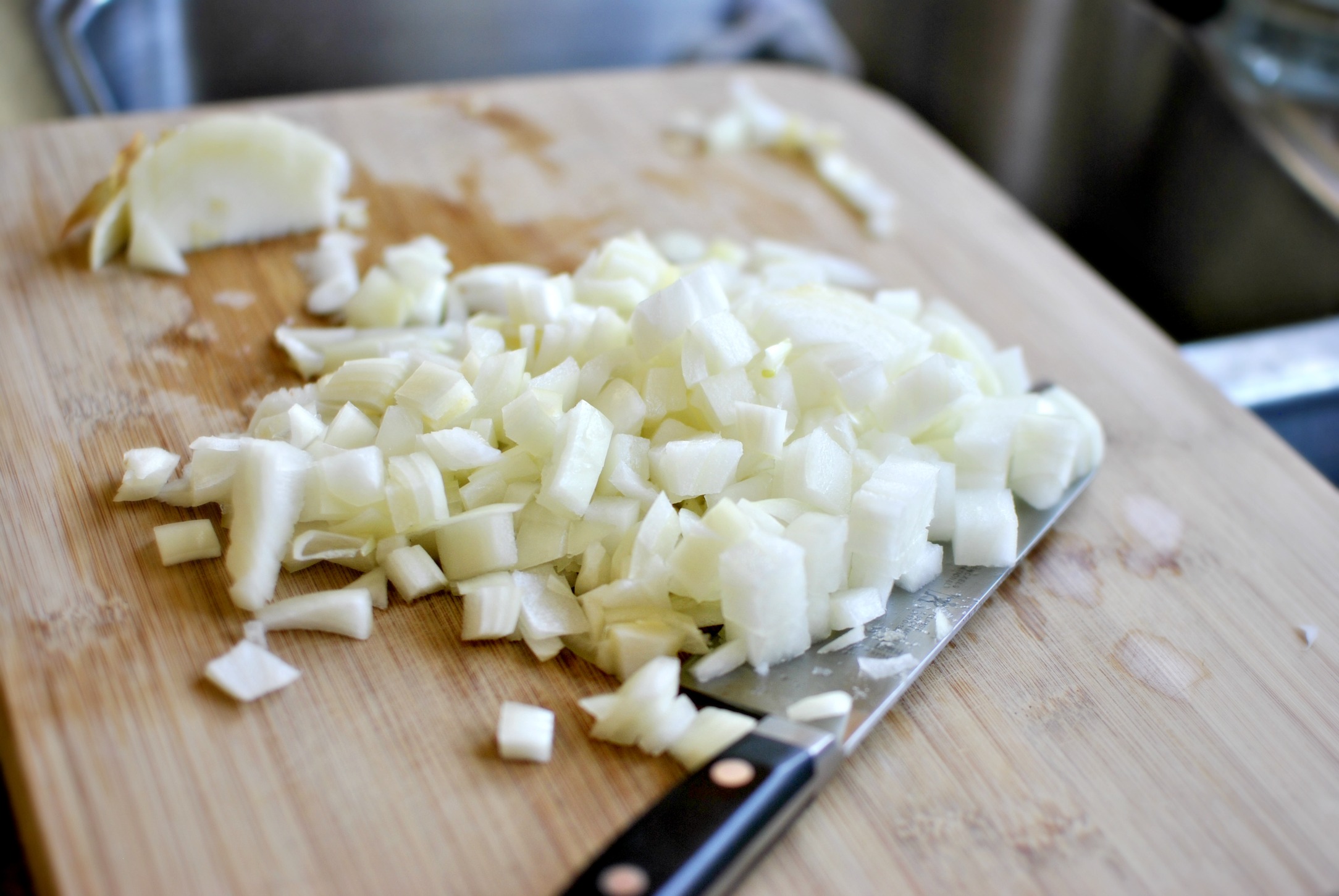 Лук нарезанный кубиками