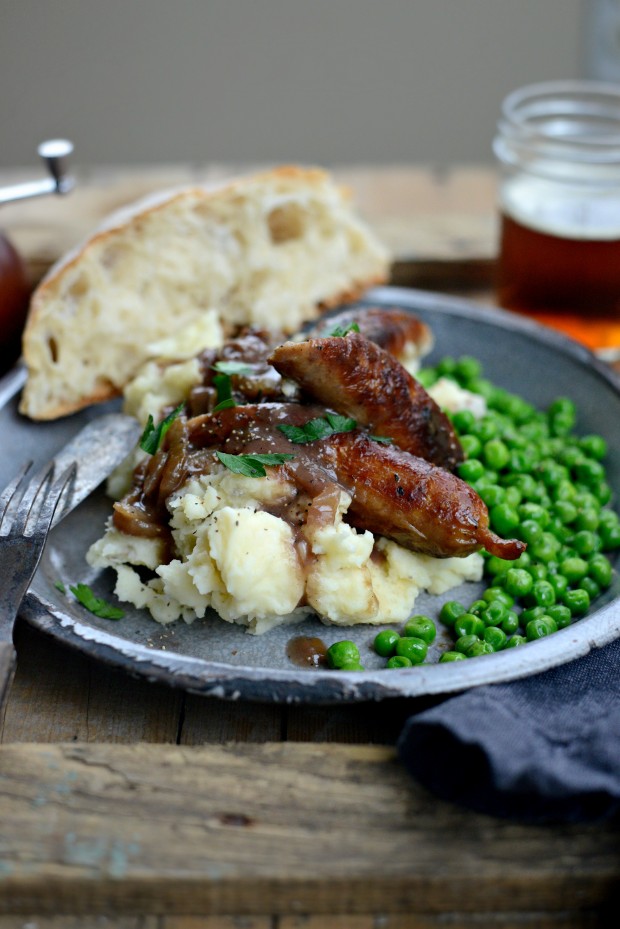 Irish Bangers and Mash l Recipes to Make On St. Patrick's Day