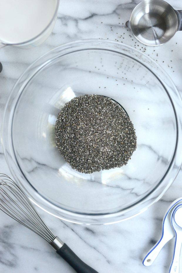 chia seeds in bowl