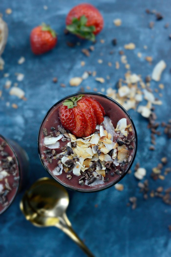 Strawberry Açai Smoothie and Chocolate Chia Pudding Cups