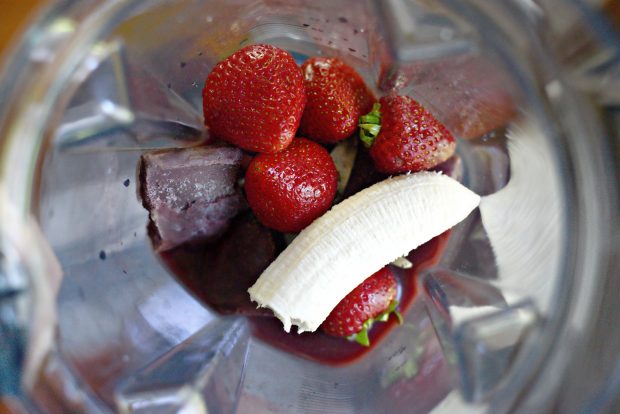 Add super food smoothie pack, strawberries and banana