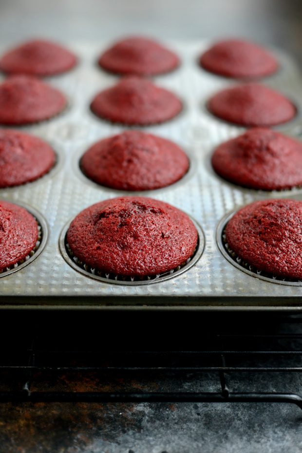 baked red velvet cupcakes