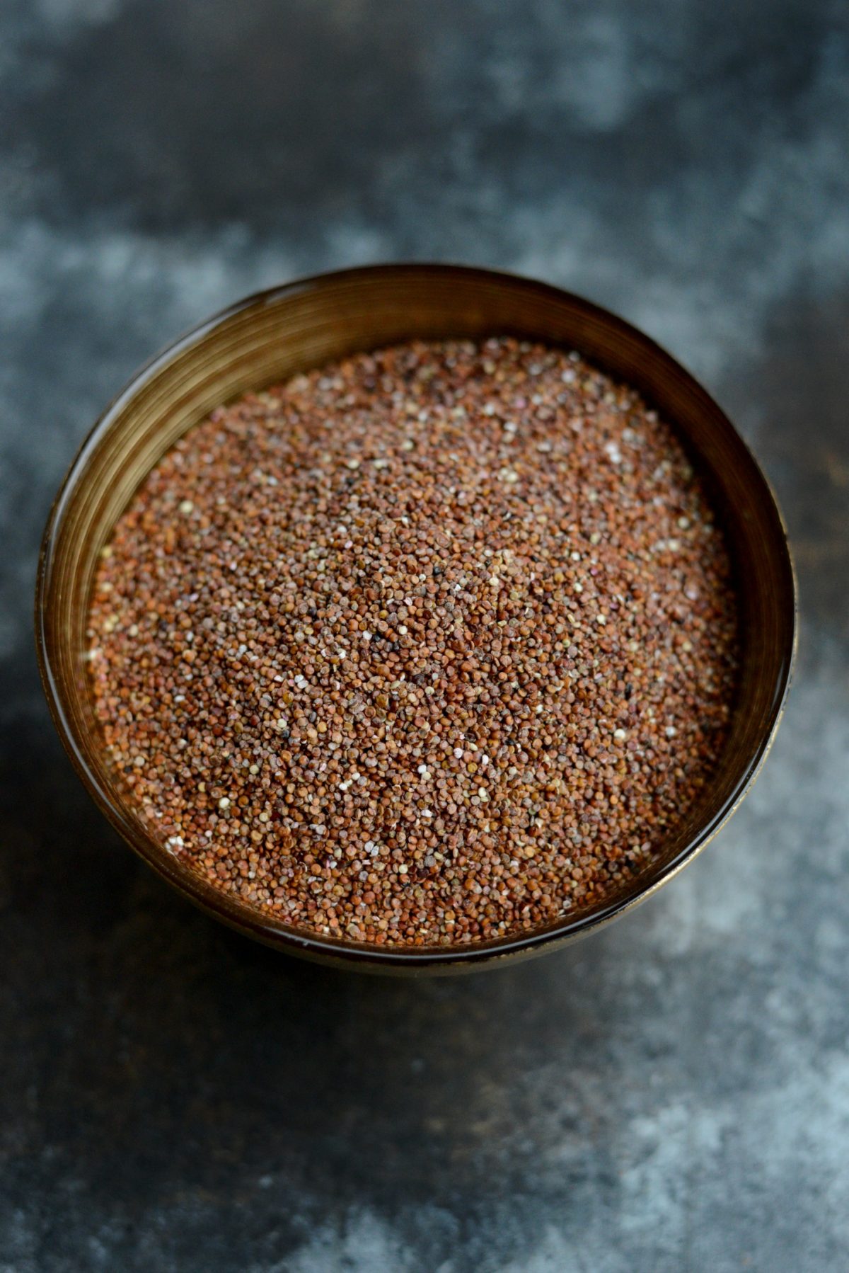 uncooked quinoa in bowl