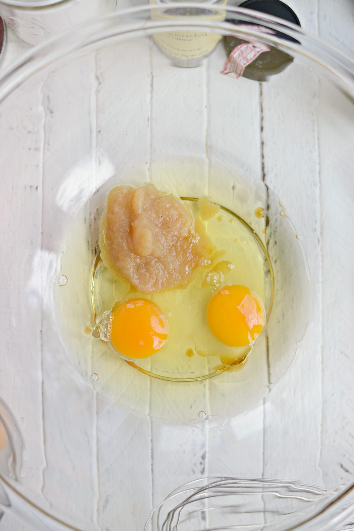 eggs, apple sauce, oil and vanilla in bowl.