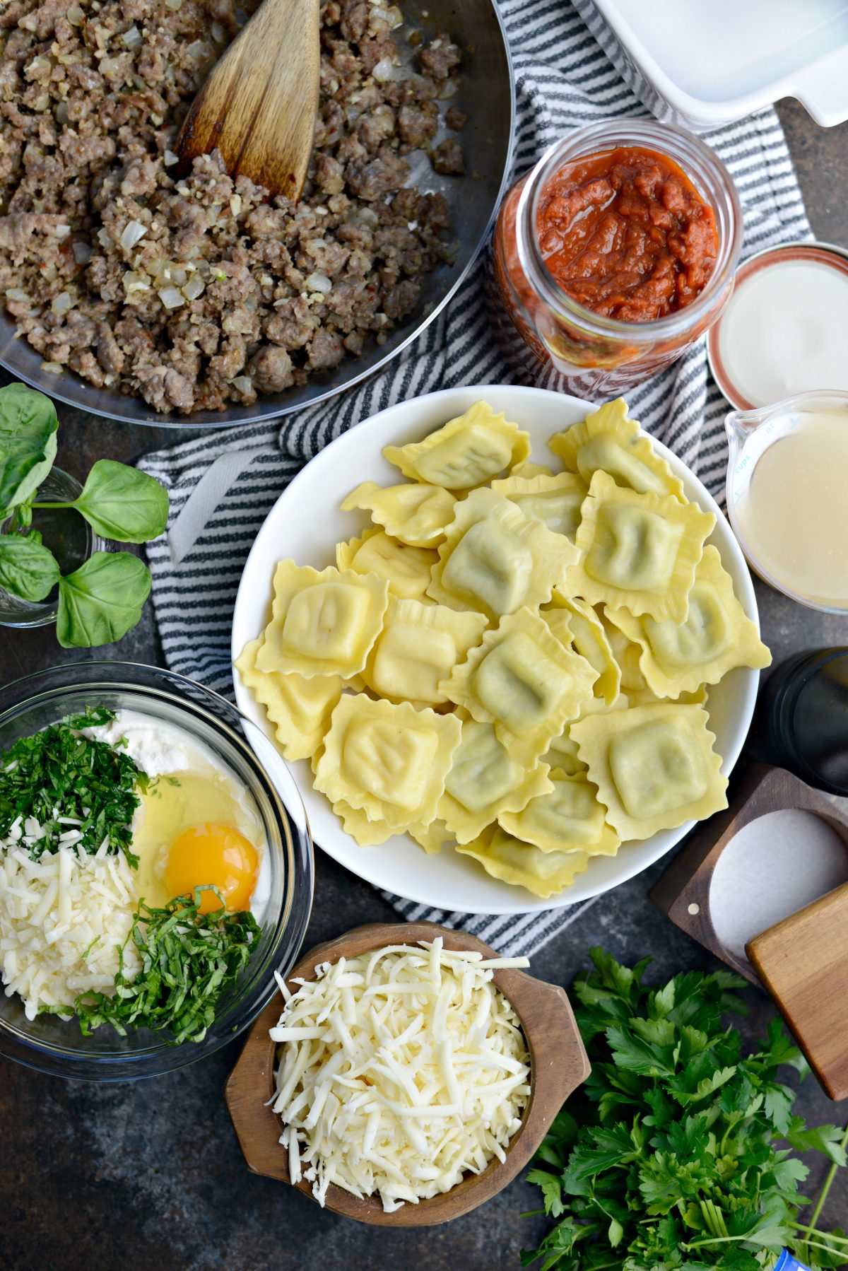 Easy Ravioli Lasagna ingredients