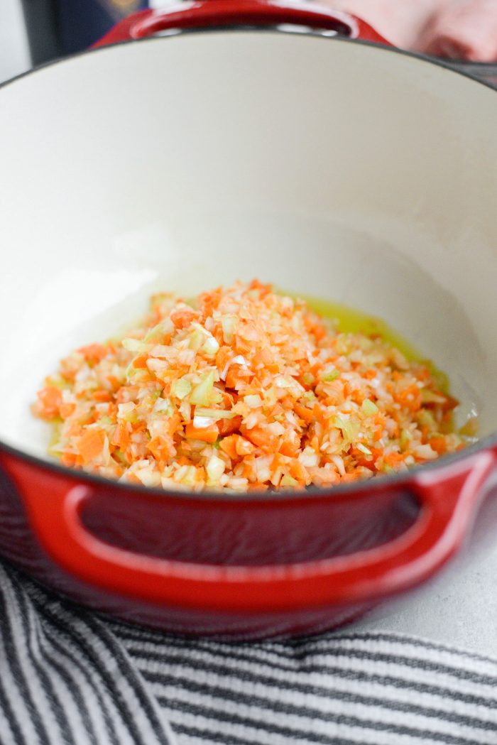 add oil and veggies to large dutch oven