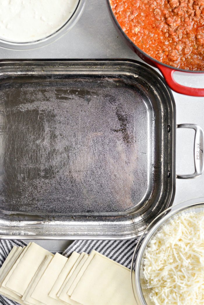 prepare lasagne pan
