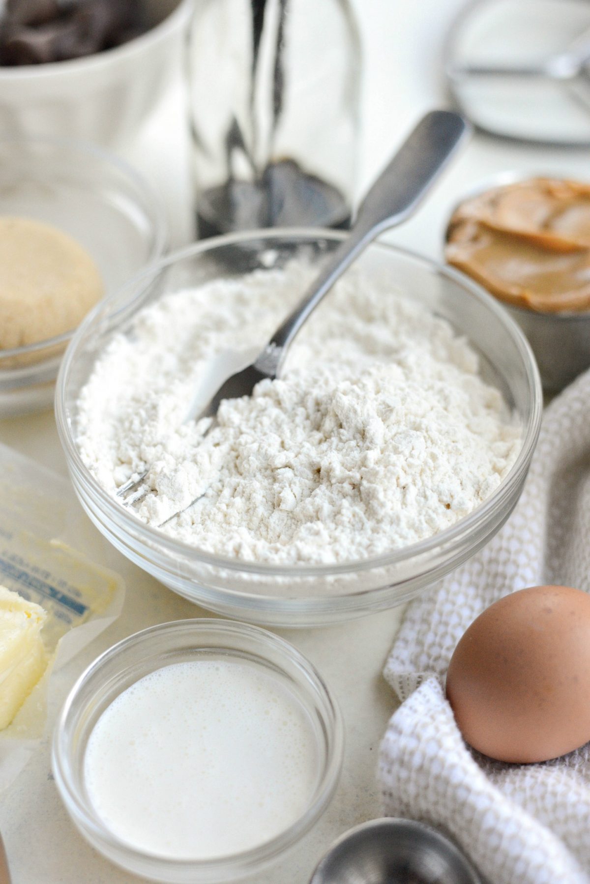 combine flour, baking soda and salt.
