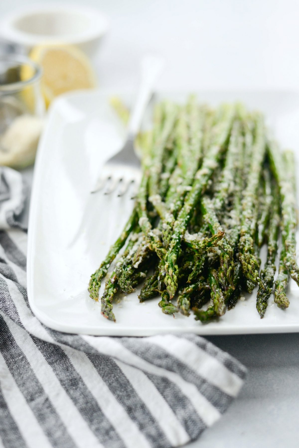 Garlicky Lemon Parmesan Roasted Asparagus