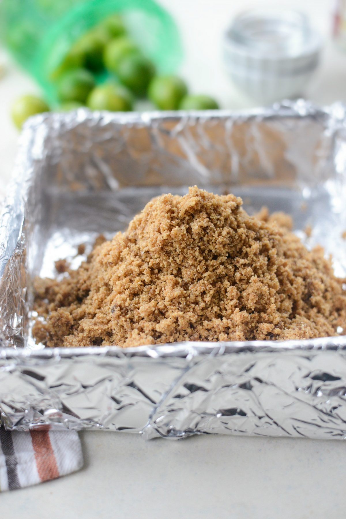 add crumb mixture to prepared pan.