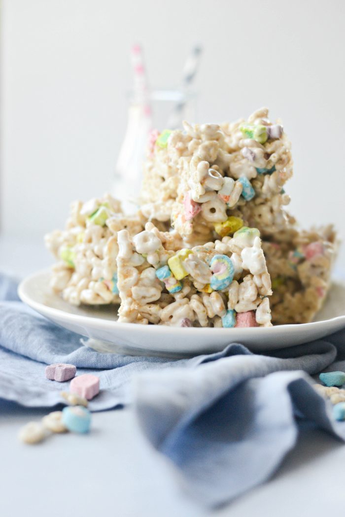 Lucky Charms Marshmallow Treats l Recipes to Make On St. Patrick's Day