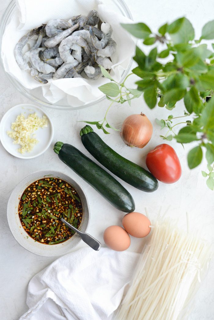 Drunken Noodles with Shrimp and Zucchini ingredients 