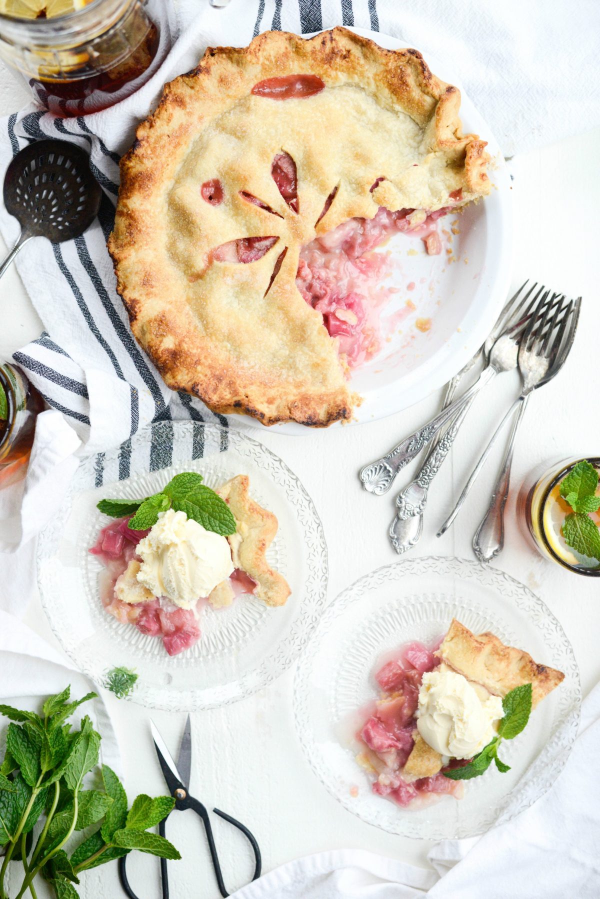 Homemade Rhubarb Pie