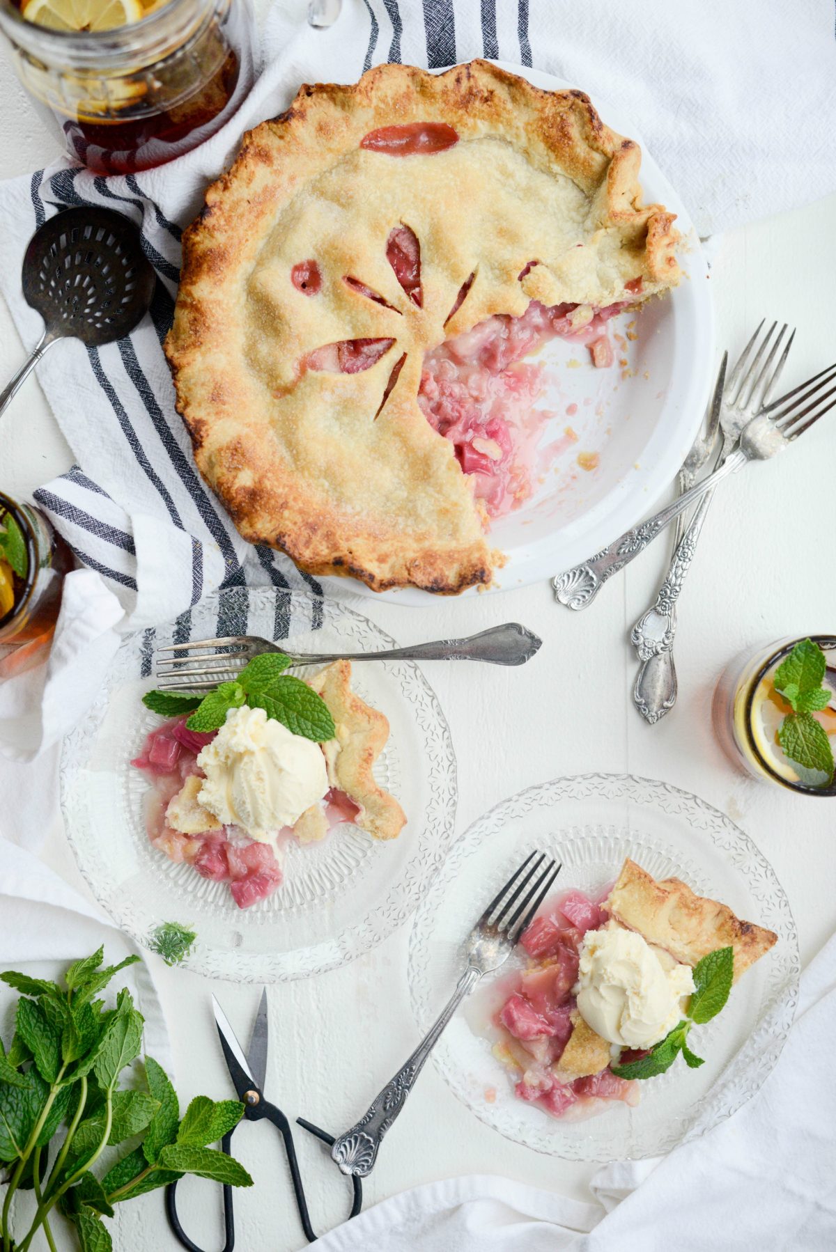 Homemade Rhubarb Pie