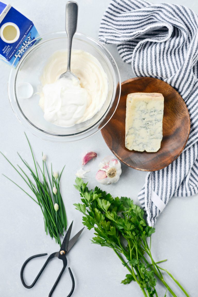 Air Fryer Buffalo Cauliflower Bites with Garlic Blue Cheese Dip
