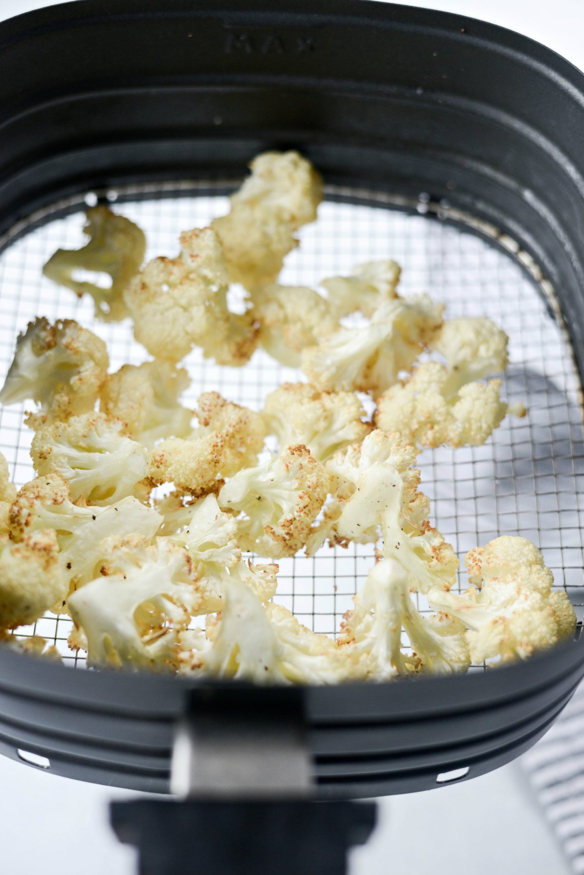 Air Fryer Buffalo Cauliflower Bites with Garlic Blue Cheese Dip l SimplyScratch.com