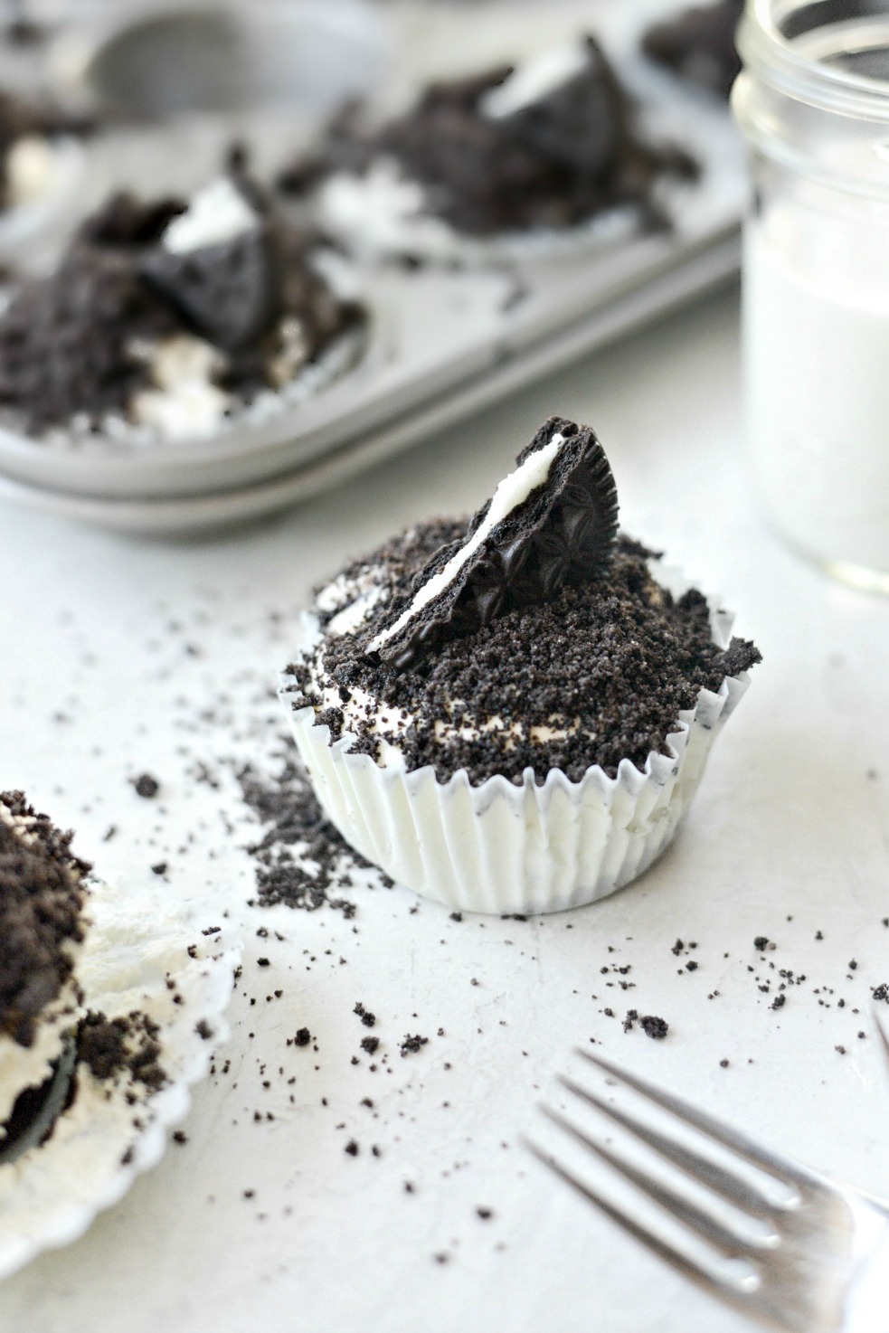 No-Bake Cookies and Cream Mini Cheesecakes