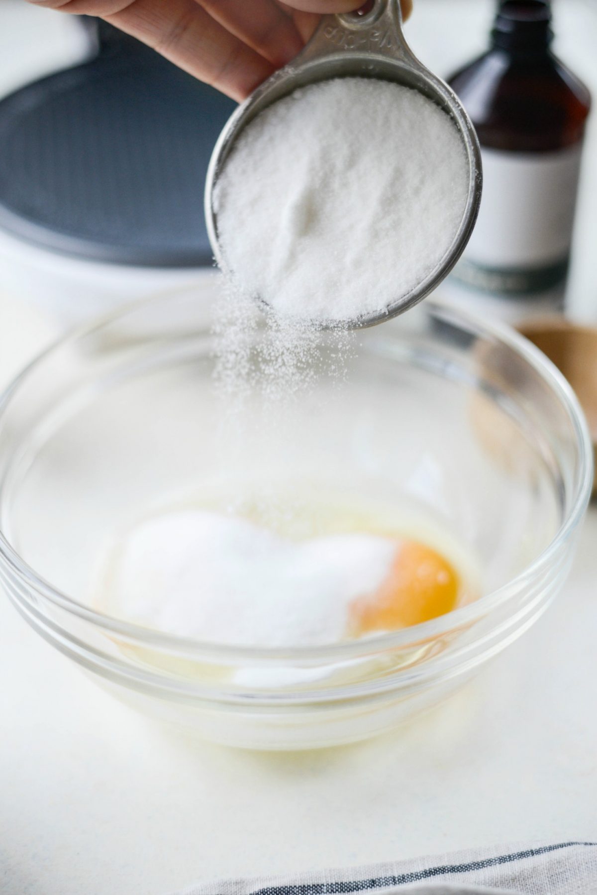 adding sugar to eggs