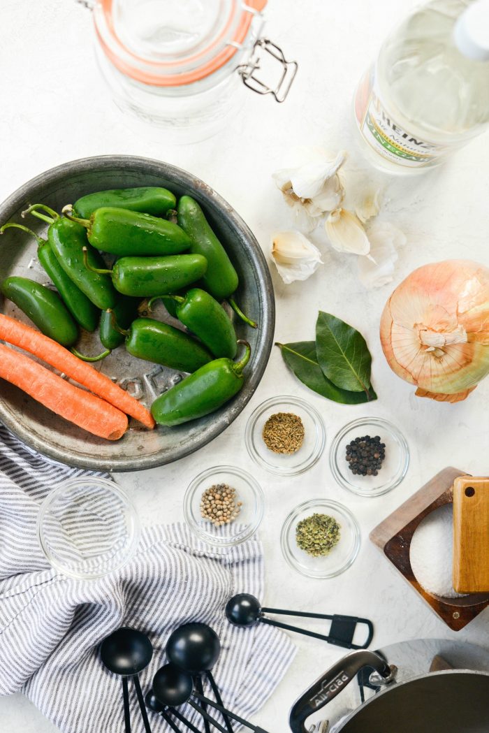 Taqueria Style Pickled Jalapeños ingredients