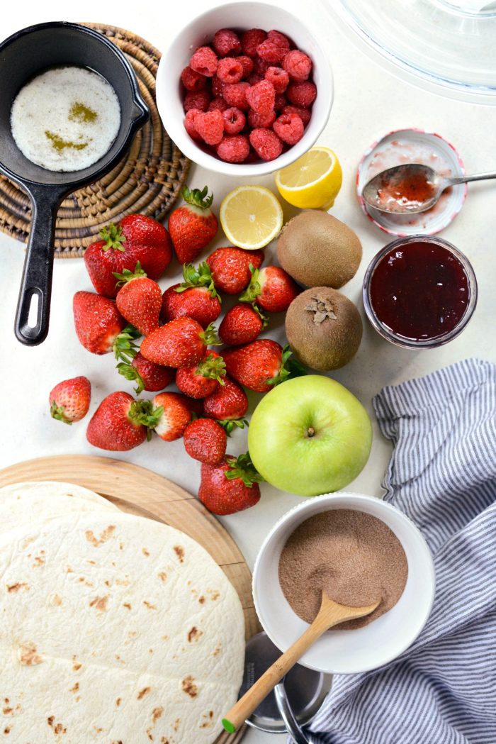 Fruit Salsa with Baked Cinnamon Sugar Chips ingredients