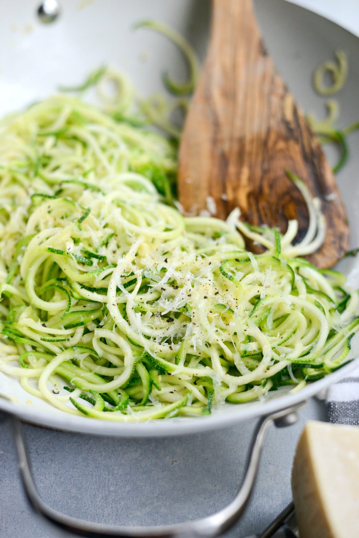 Garlic Parmesan Zoodles (Spiralizer Recipe) - A Pinch of Healthy