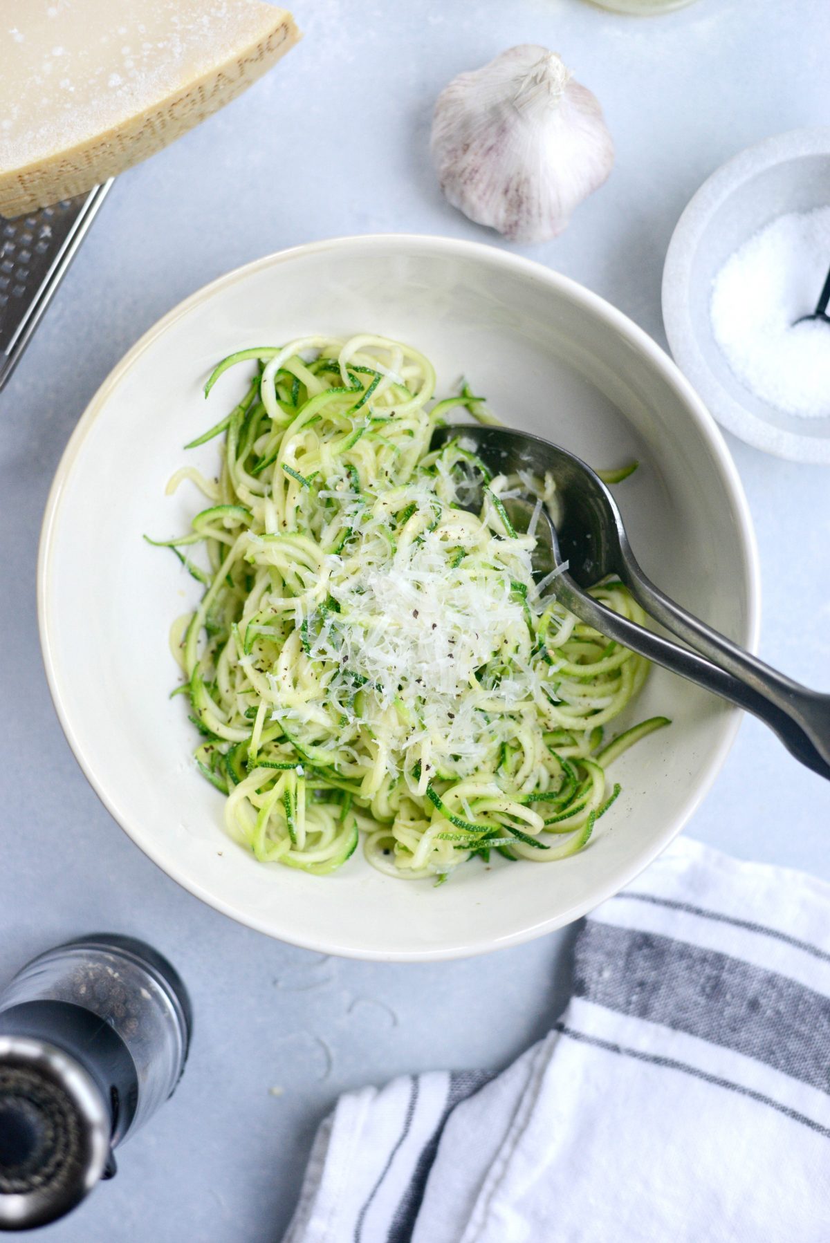 Simple Garlic Parmesan Zoodles