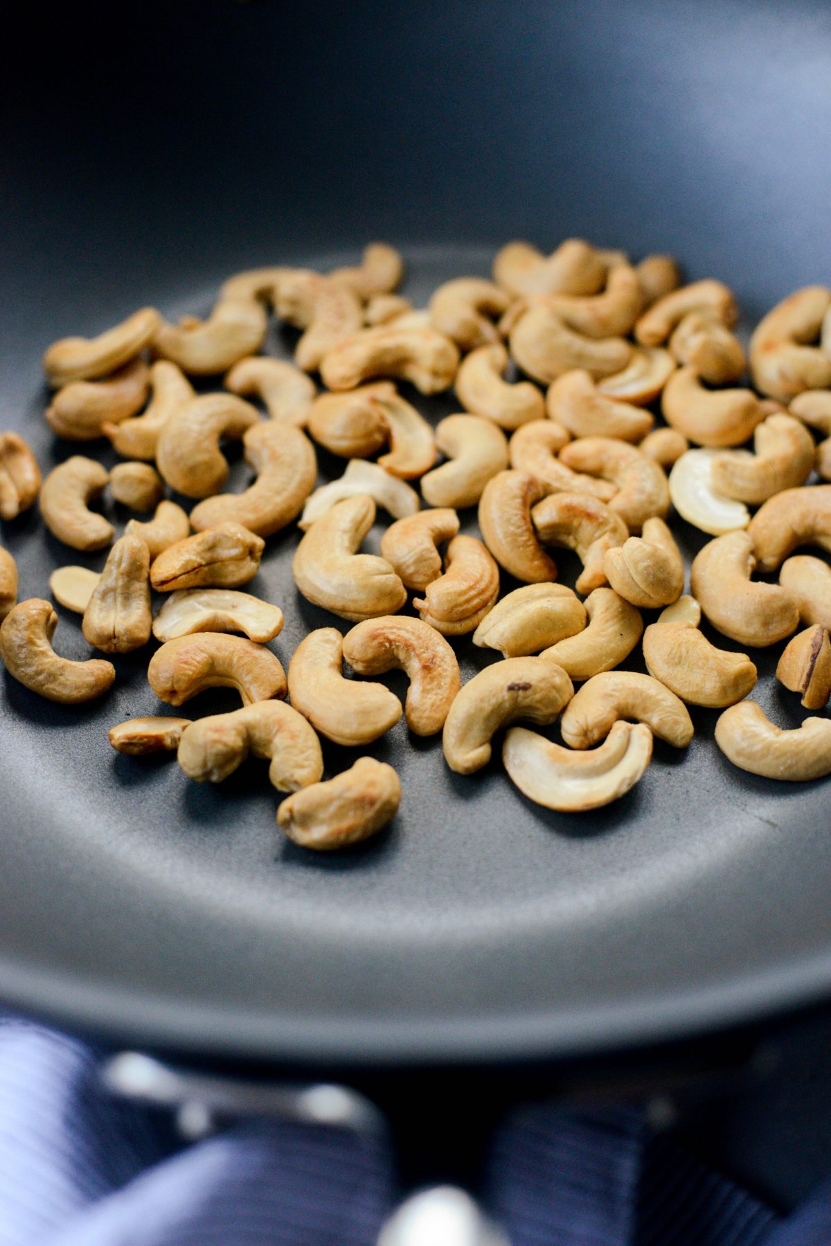 toasting cashews