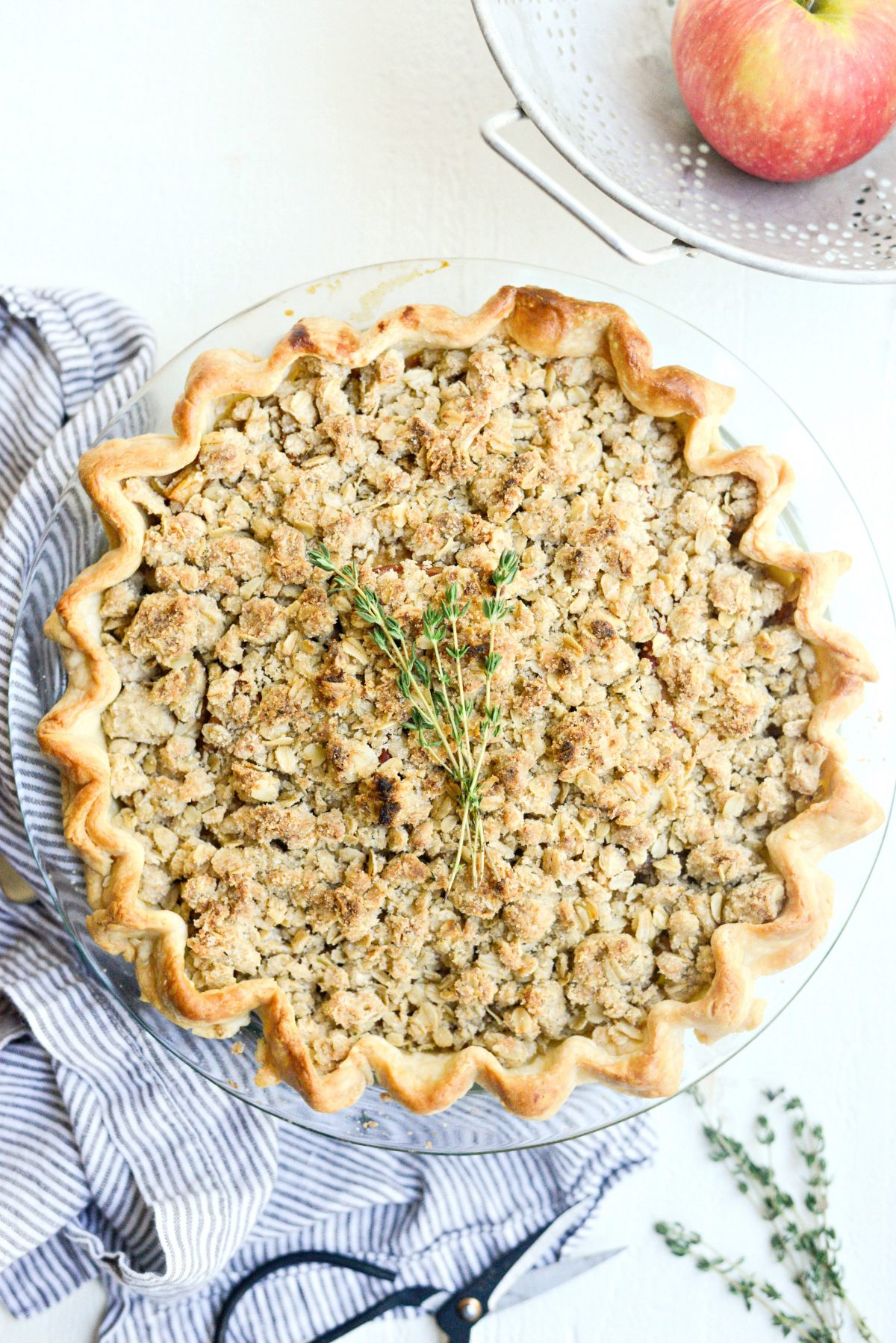 Rustic Brown Sugar Apple Pie with Oatmeal Thyme Crumble