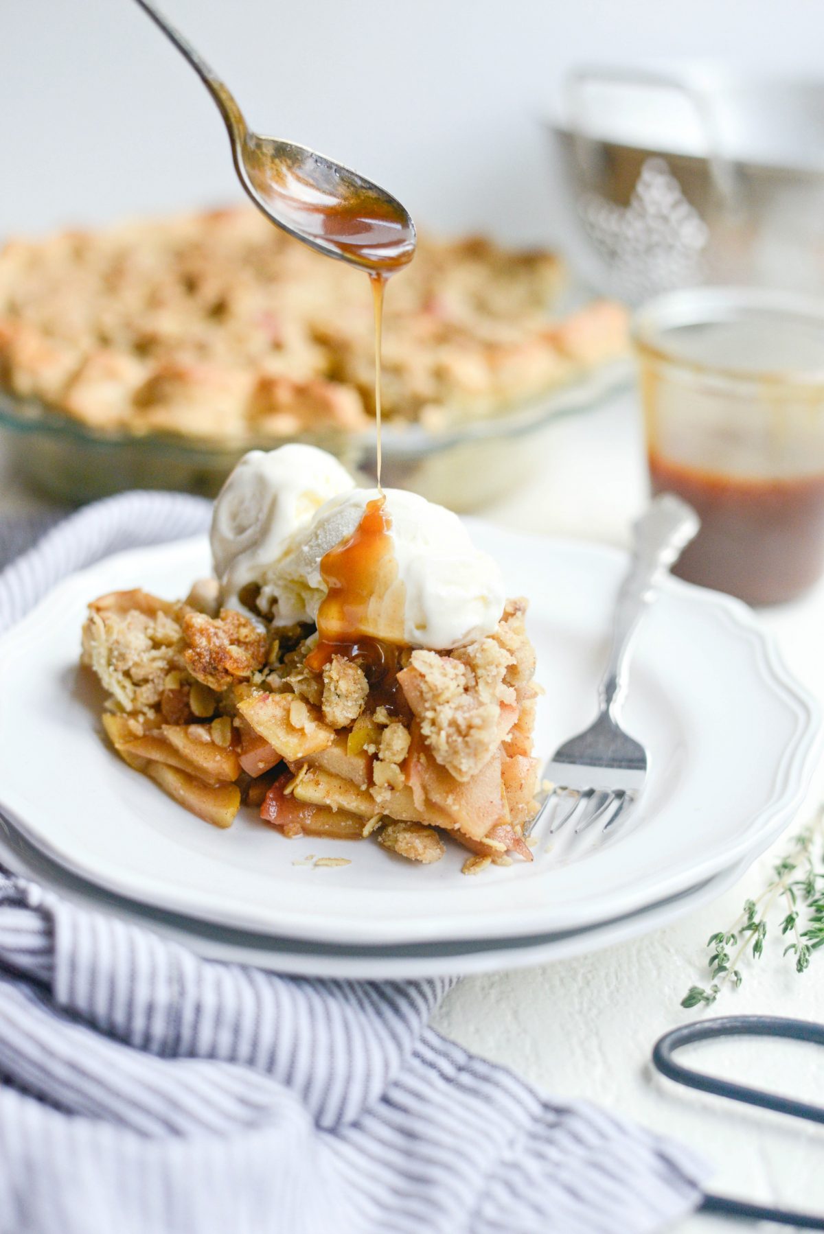 Rustic Brown Sugar Apple Pie with Oatmeal Thyme Crumble