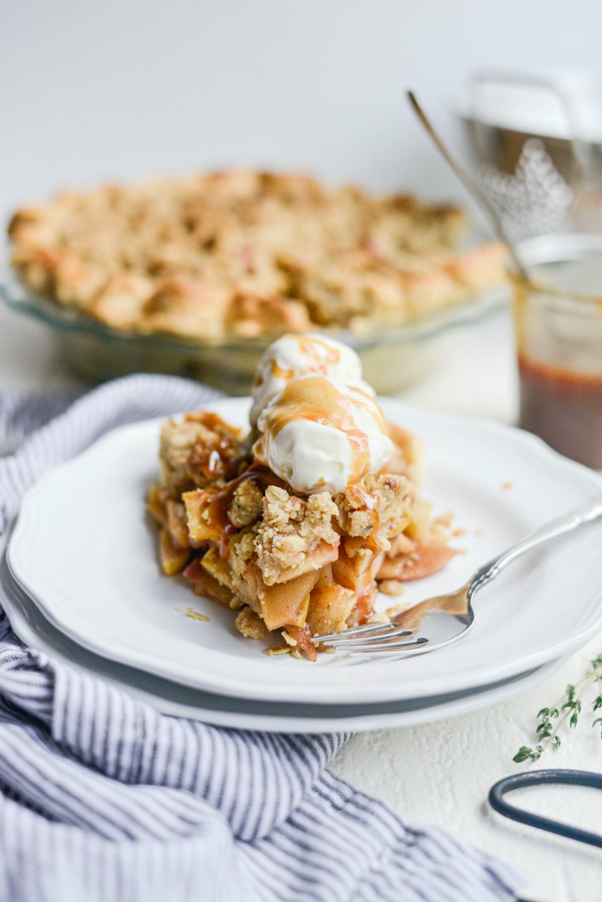 Rustic Brown Sugar Apple Pie with Oatmeal Thyme Crumble