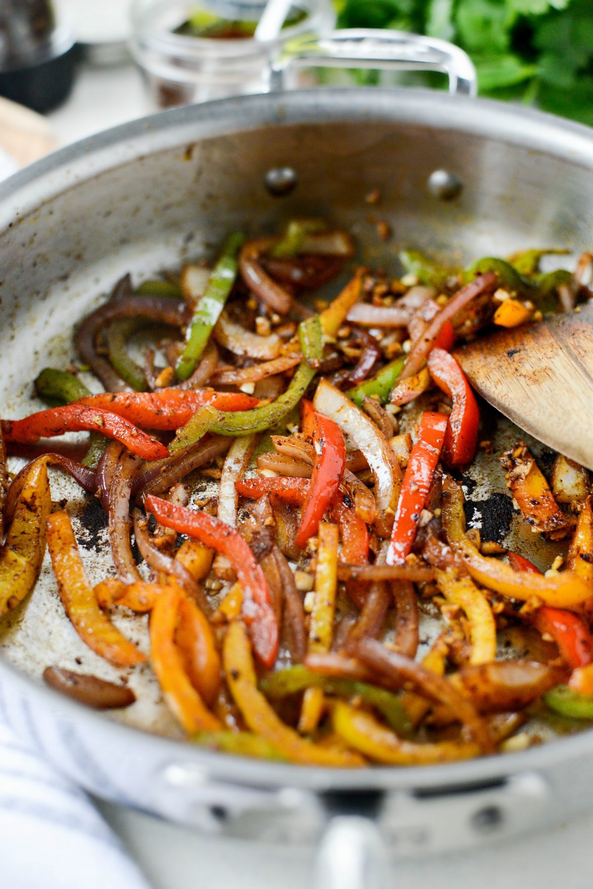 Garlicky Fajita Shrimp Pasta l SimplyScratch.com